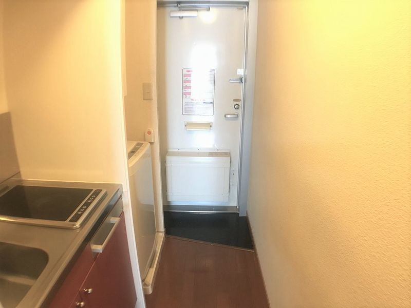 レオパレスルミエール王司 玄関