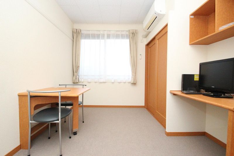 レオパレス木屋瀬 居間