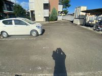 レオパレスオネスティ 駐車場