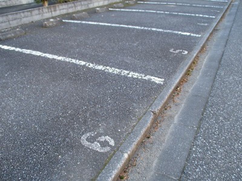 レオパレスリベエール 駐車場
