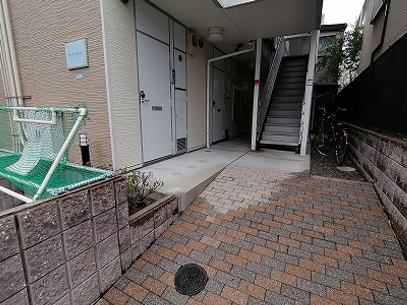 レオパレスウォーターウェーブ エントランス