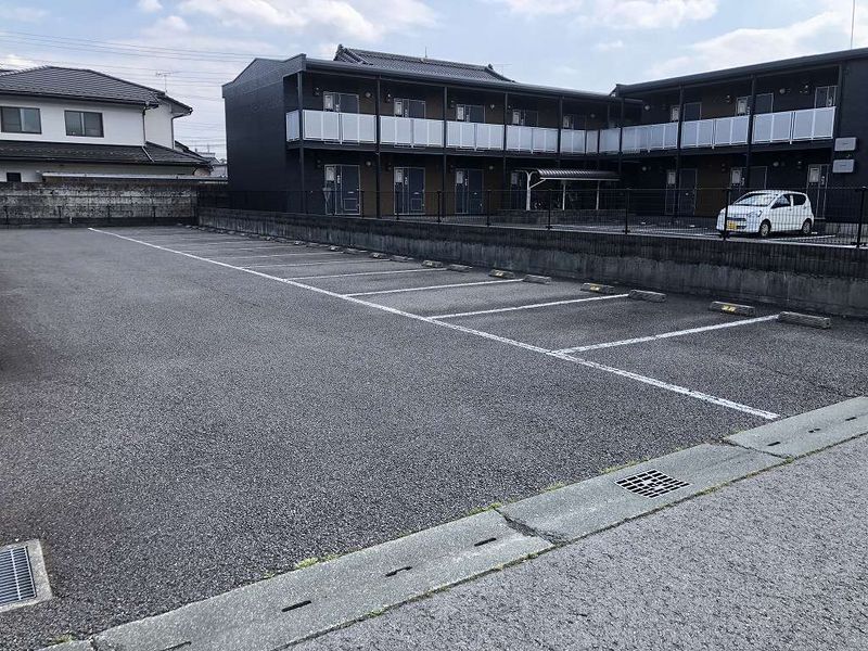レオパレス友舞 駐車場