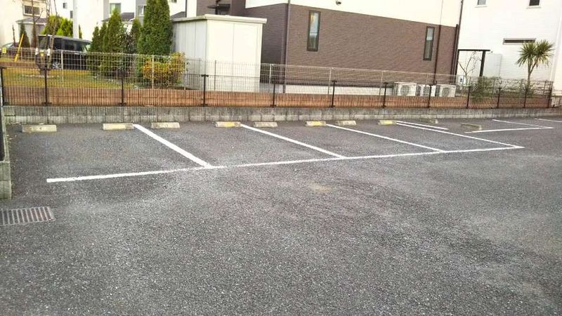 レオパレスエントピア 駐車場