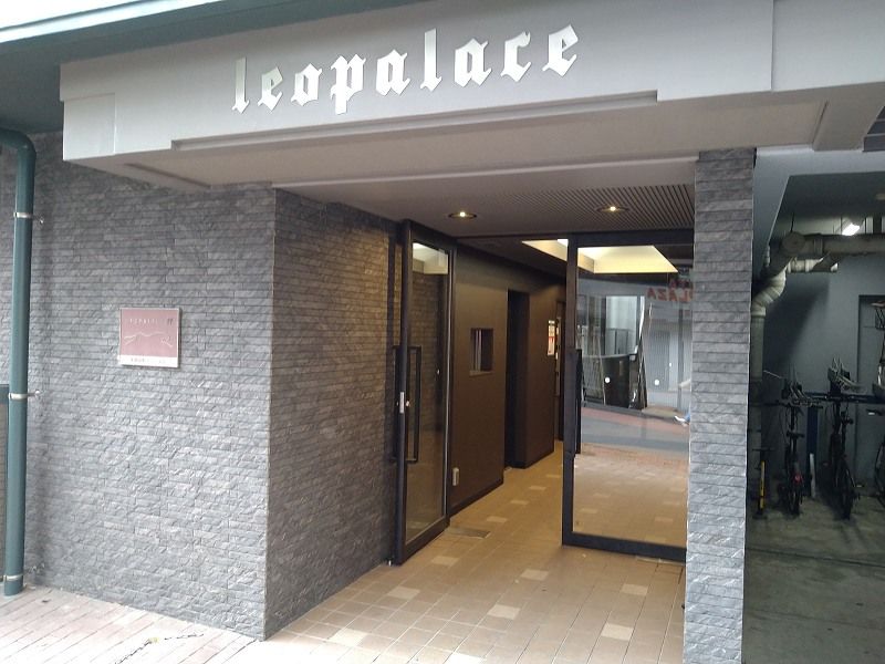 レオパレス宇田川町マンション エントランス