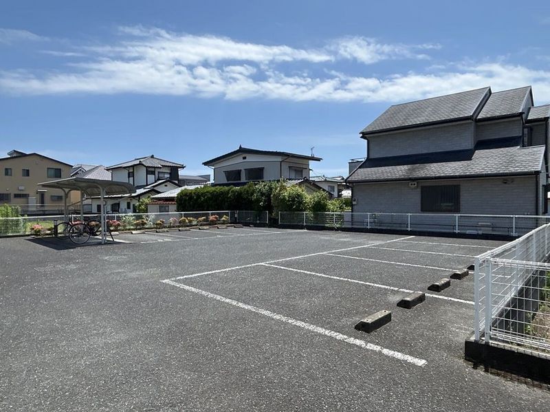 レオパレスサンヒダカ 駐車場