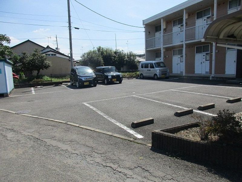 レオパレスフォーチュン 駐車場