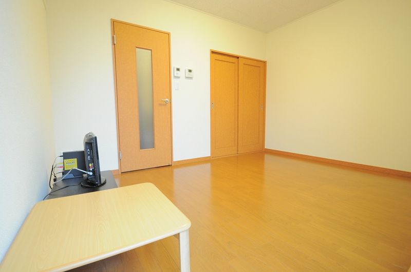 レオパレス上用賀三丁目 居間