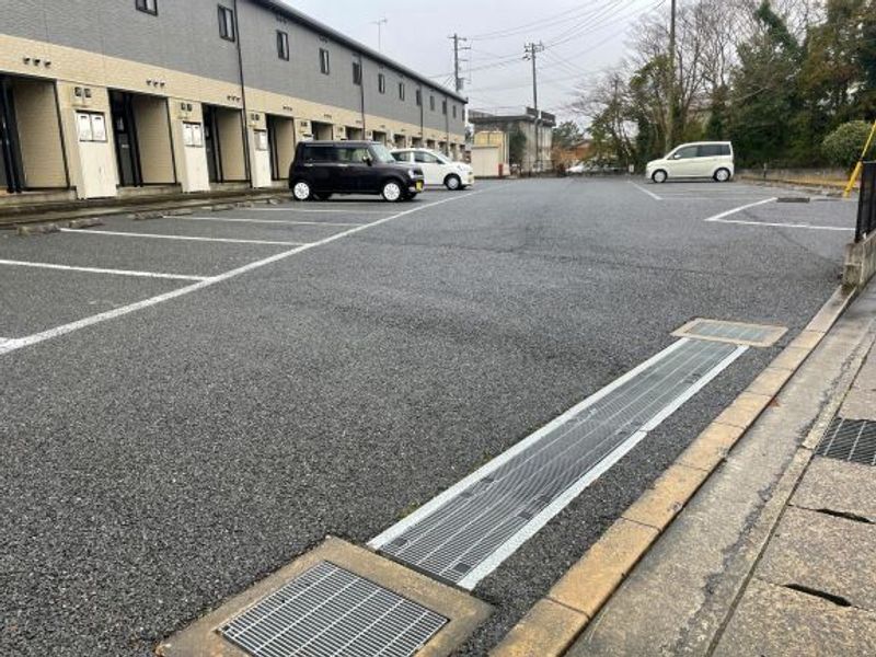 レオパレスアインヒルズ 駐車場