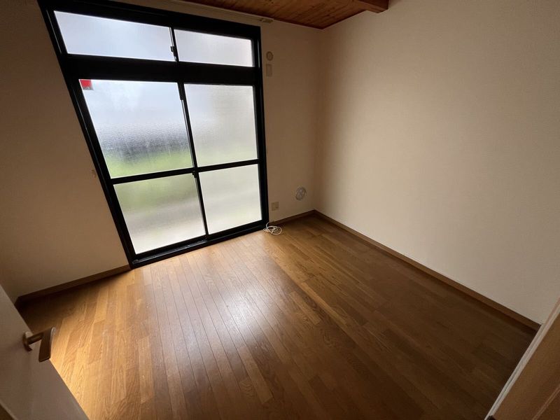 レオパレス高安 居間