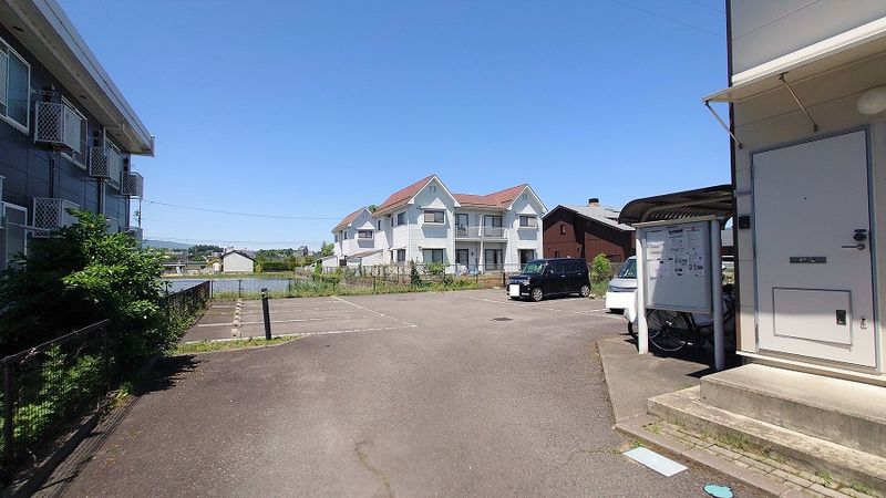 レオパレスラ・ティーダⅡ 駐車場