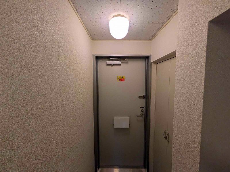 レオパレスクインスＢ 玄関