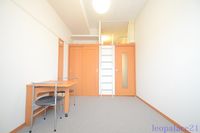 レオパレスドエル三条 寝室