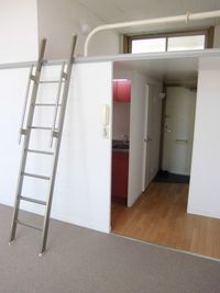レオパレスクローバー 居間
