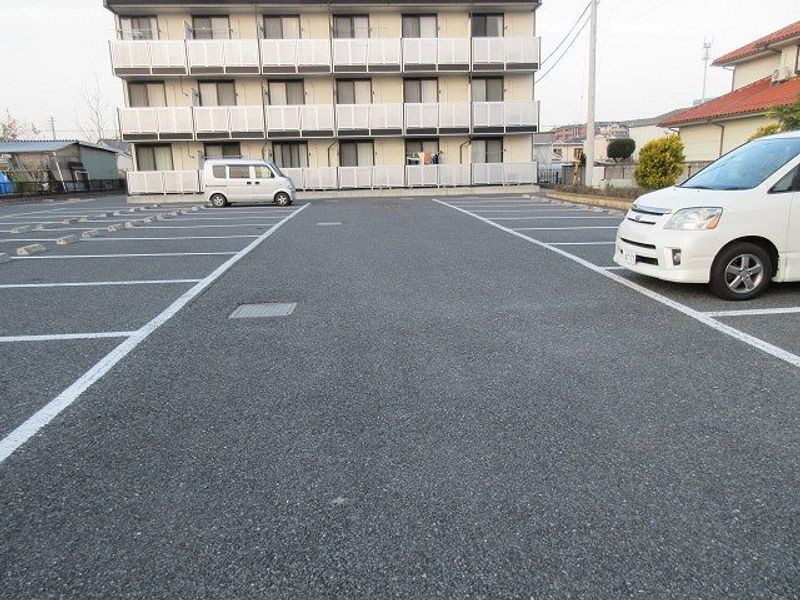 レオパレススカイ　タウンⅡ 駐車場
