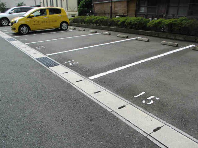 レオパレスいもじまち 駐車場