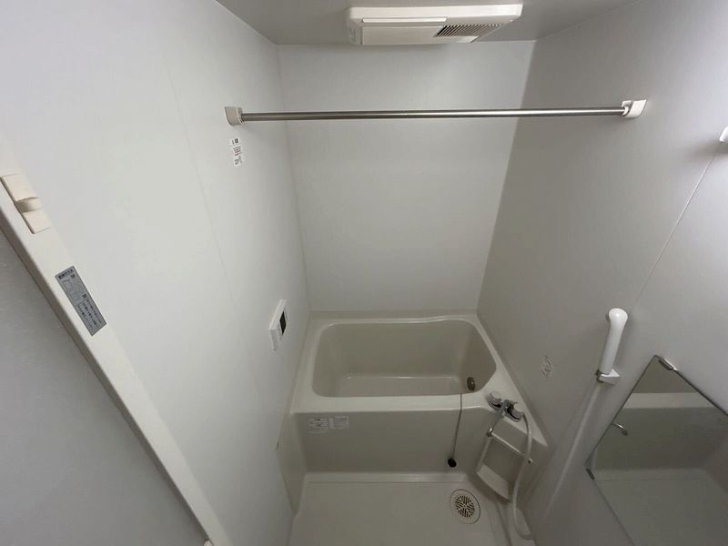 LEONEXT Magnolia Bathroom