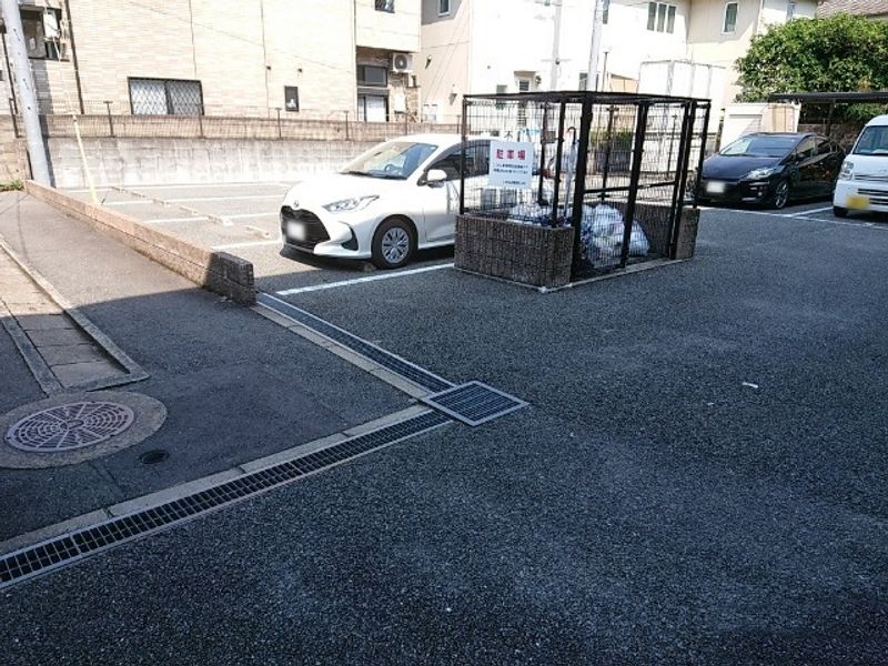 レオパレス博多駅東　小野田ビル 駐車場