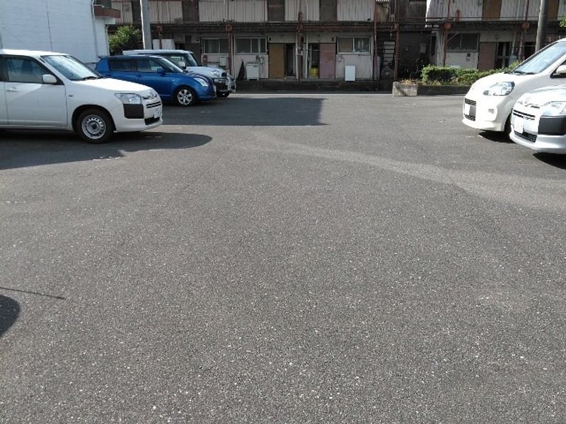 レオパレスアミティ　エム 駐車場