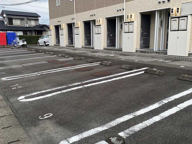 レオパレスべルシャトレ袋井 駐車場