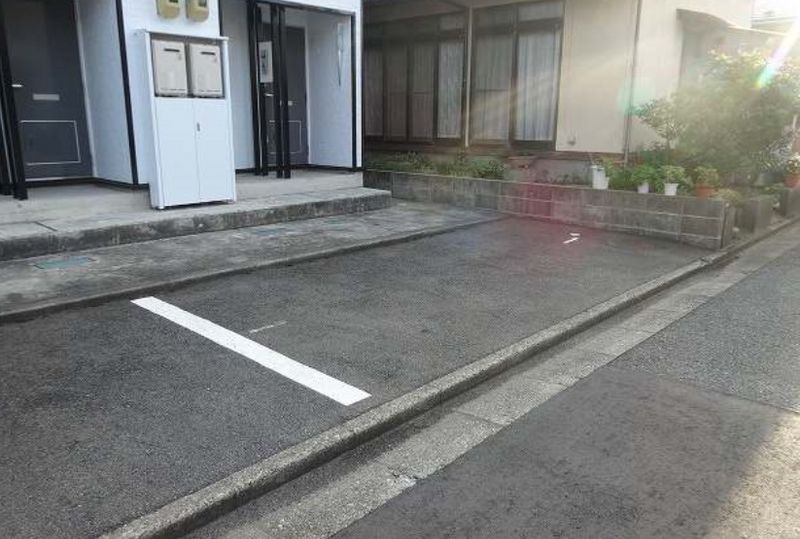 レオパレスヴェルディ 駐車場