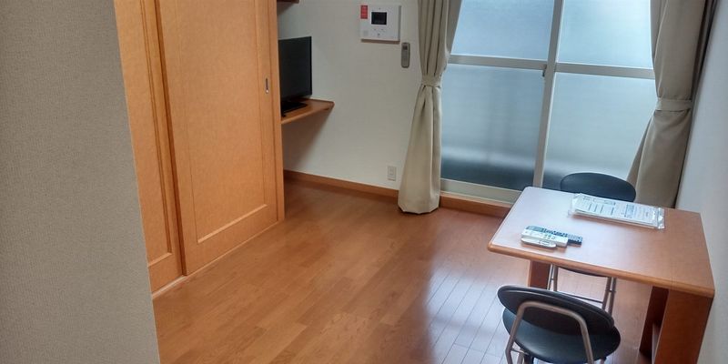 レオパレスアドリア館 居間