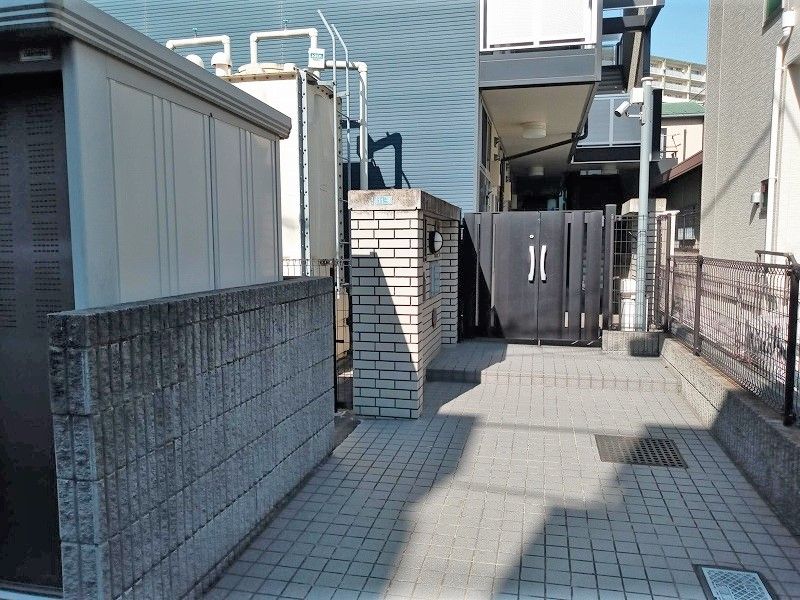 レオパレスシティセントラル エントランス