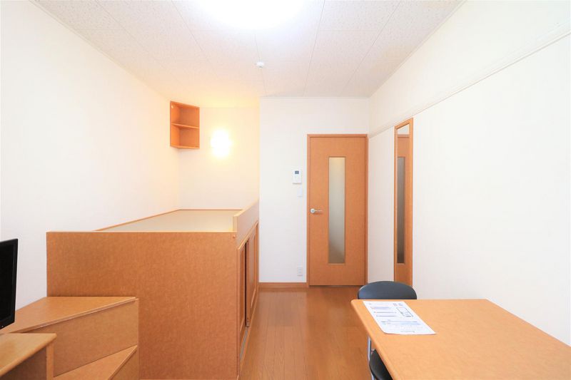 レオパレス川端御池 居間