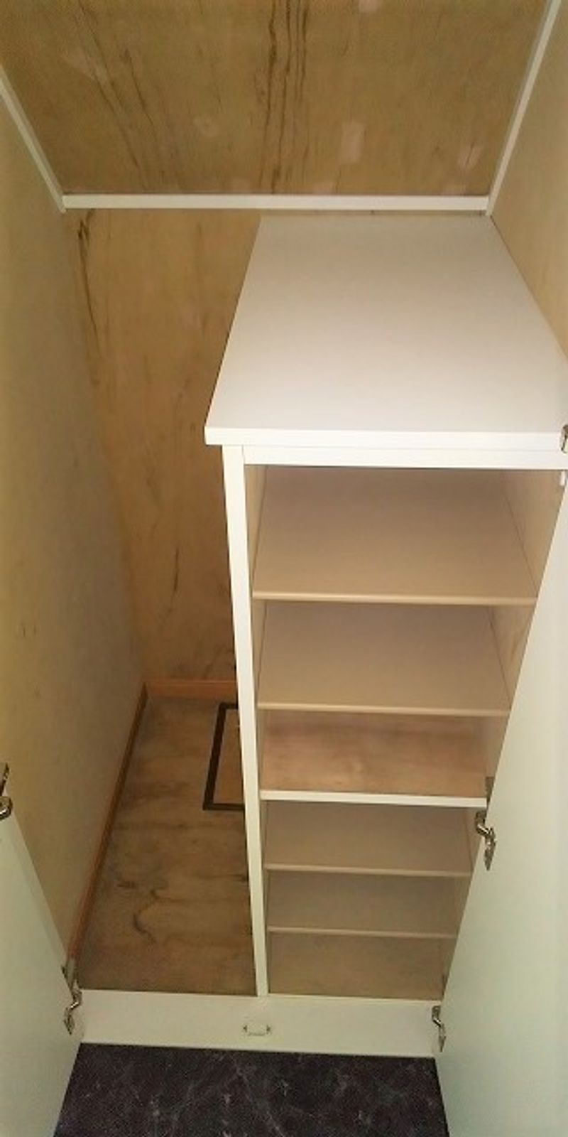 レオパレス三咲 玄関