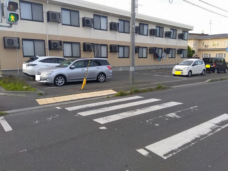 レオパレスマーチ 駐車場