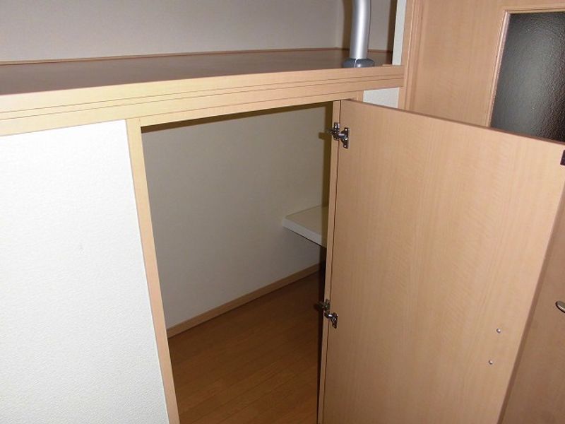 レオパレスニュートリノミラージ 収納