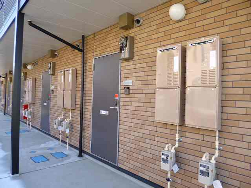 LEONEXT Green Leaf Entrance