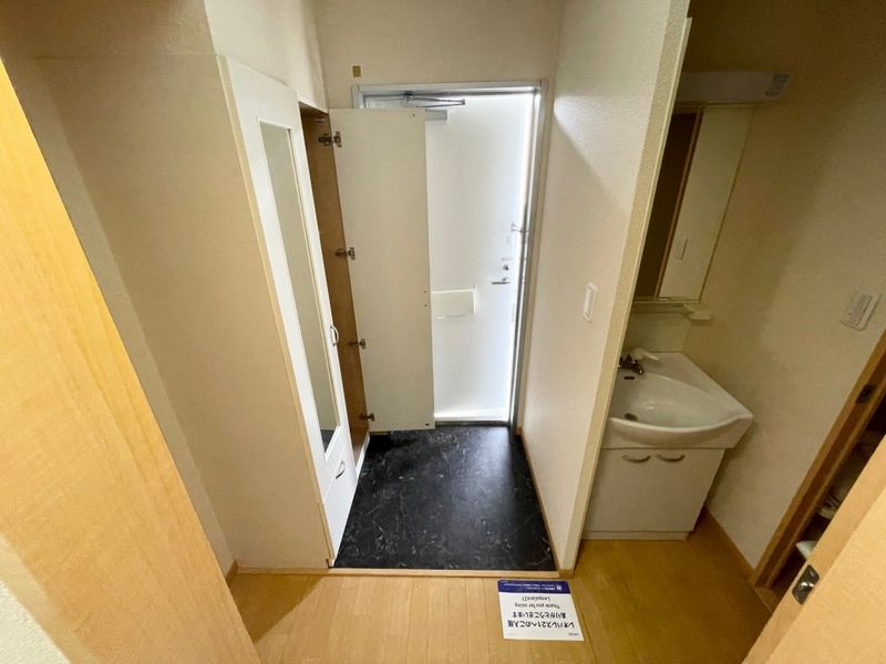 レオパレス清水 玄関
