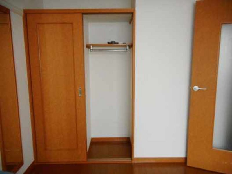 レオパレスプレミール 収納