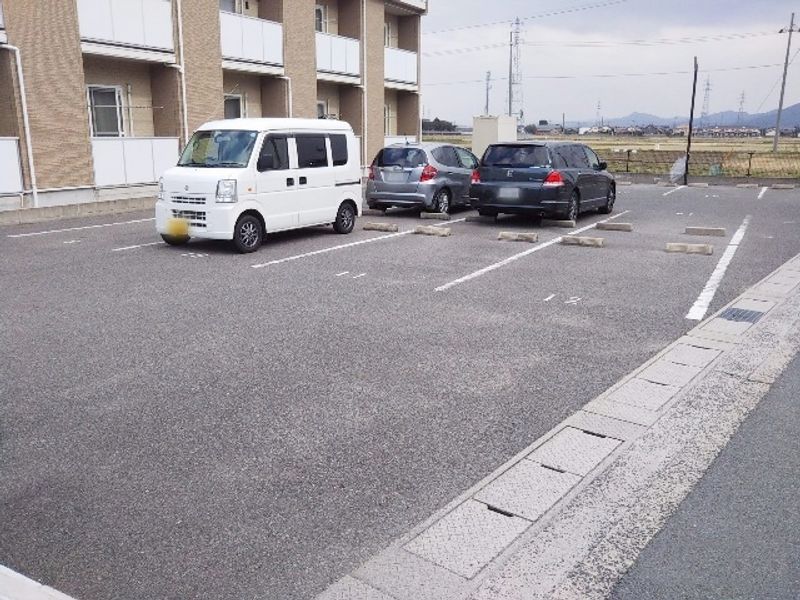 レオパレスラクレⅠ 駐車場
