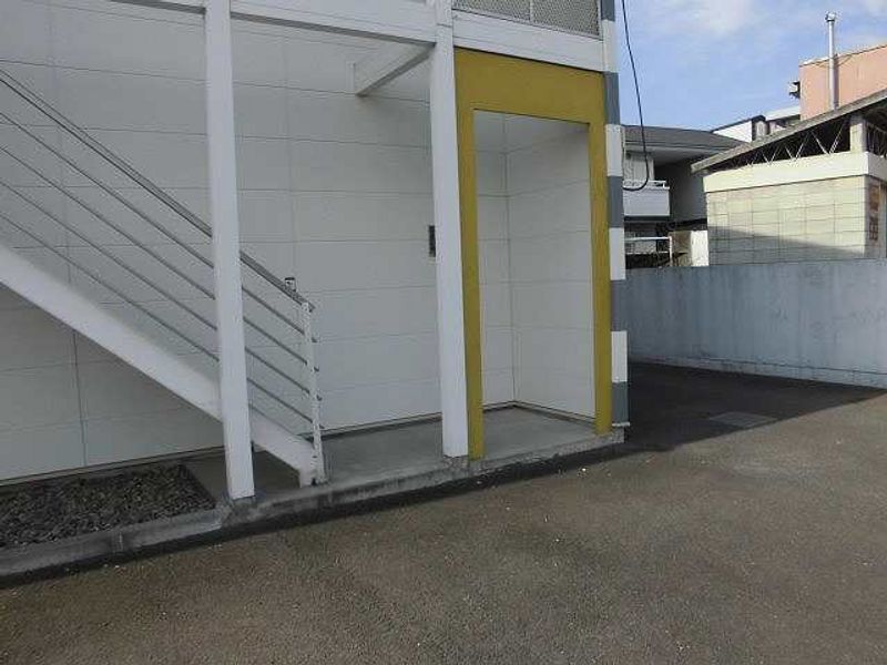 レオパレスあたご エントランス