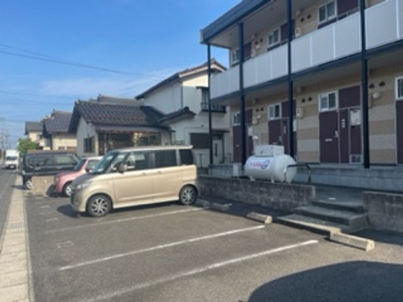 レオパレス瑞穂 駐車場