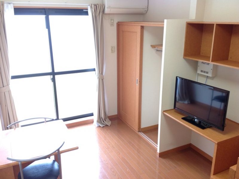 レオパレス魁 居間