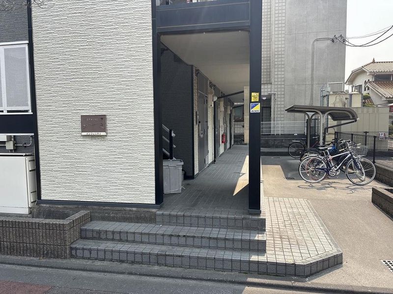 レオパレスインフィニティ エントランス
