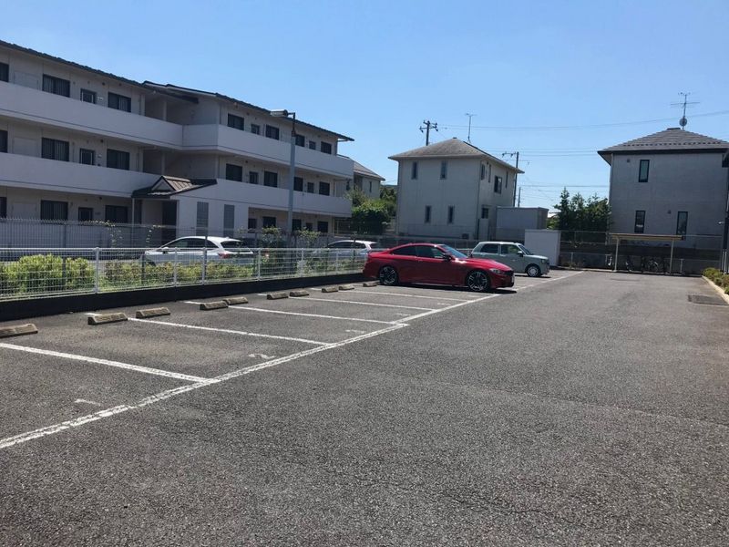 レオパレスステビア 駐車場