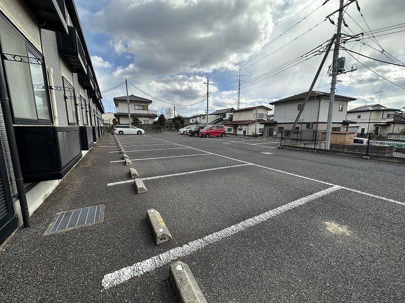 レオパレスグレート 駐車場