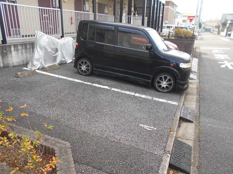 レオパレスＩＳＬＡＮＤ 駐車場