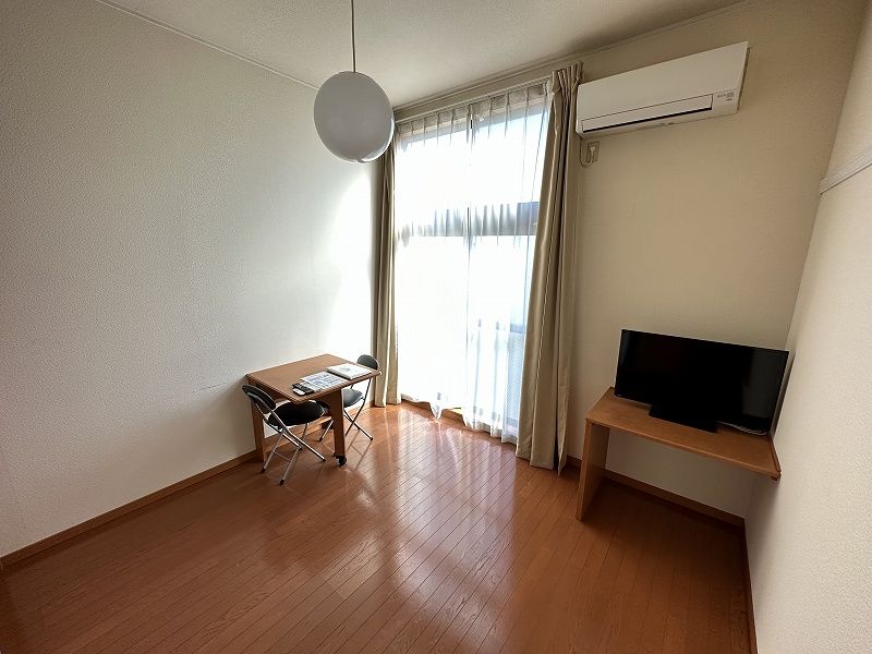 レオパレスルーメン 居間