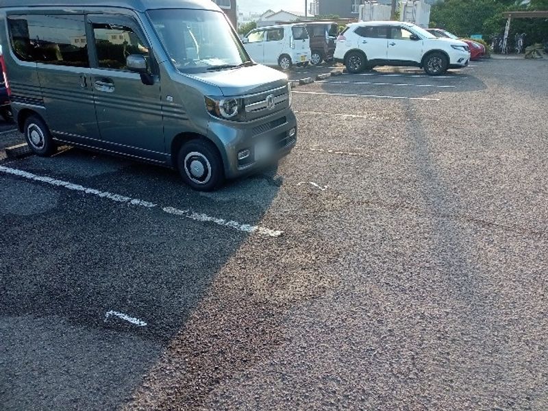 レオパレスヴァーノン 駐車場