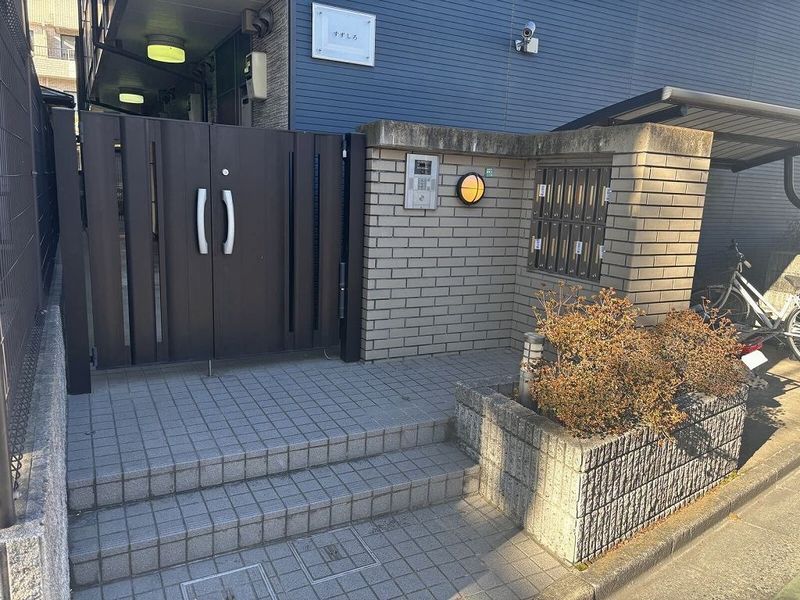 レオパレスすずしろ エントランス