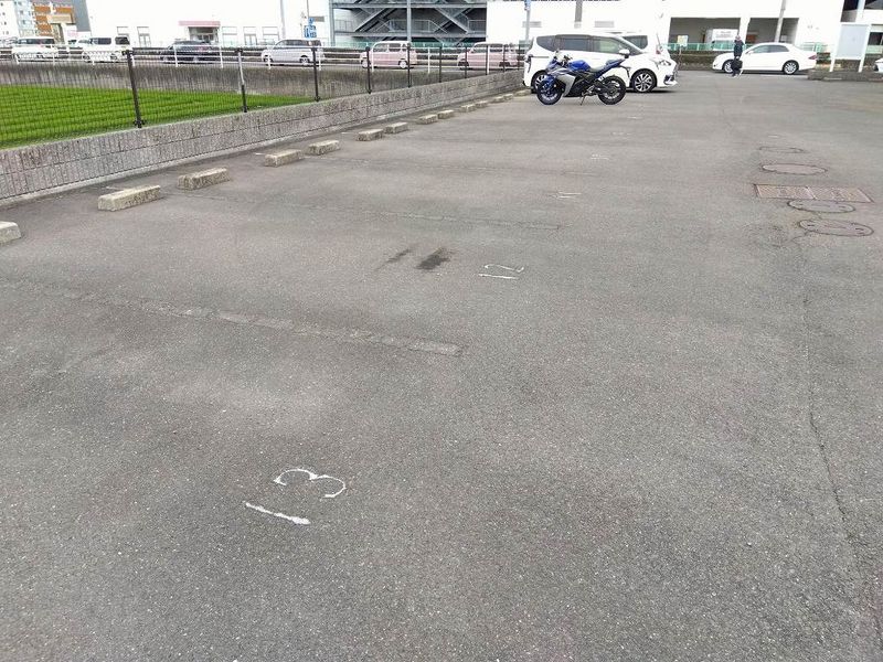 レオパレス西汐入リバーサイド 駐車場