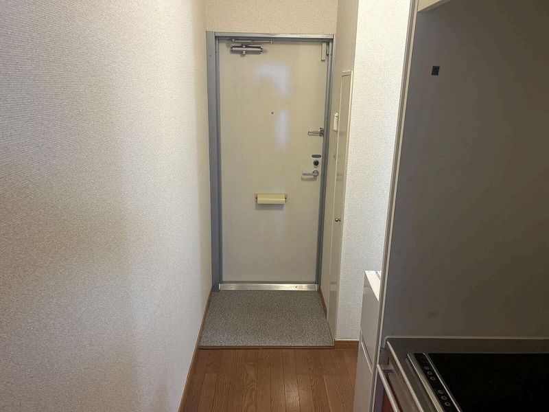 レオパレスボヌール 玄関