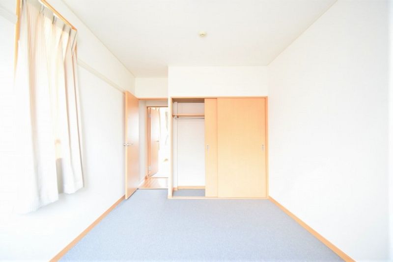 レオパレス玉川 寝室