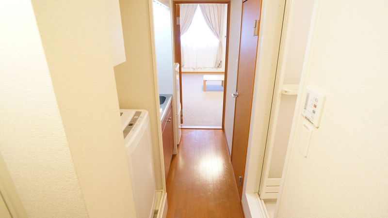 レオパレス安里 玄関