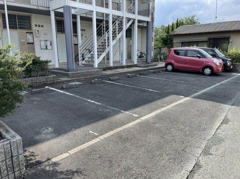 レオパレス当座山 駐車場