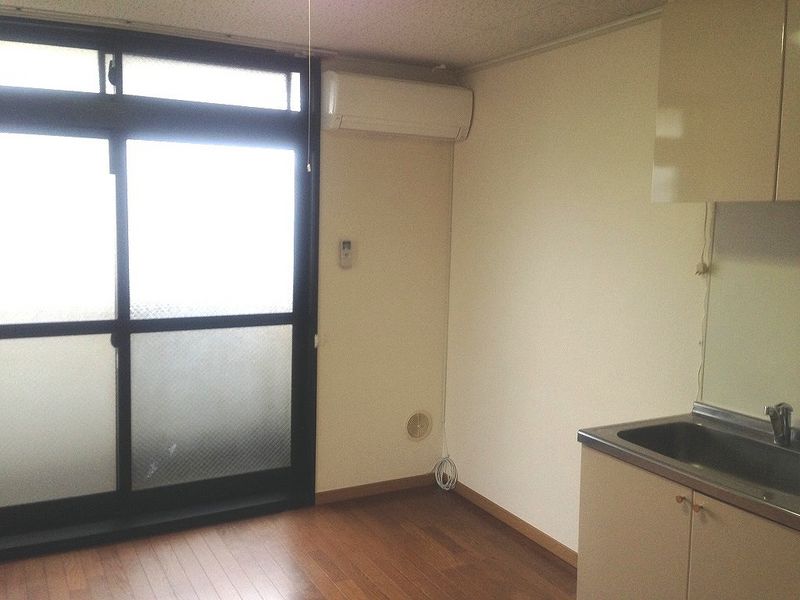 レオパレス中台 居間